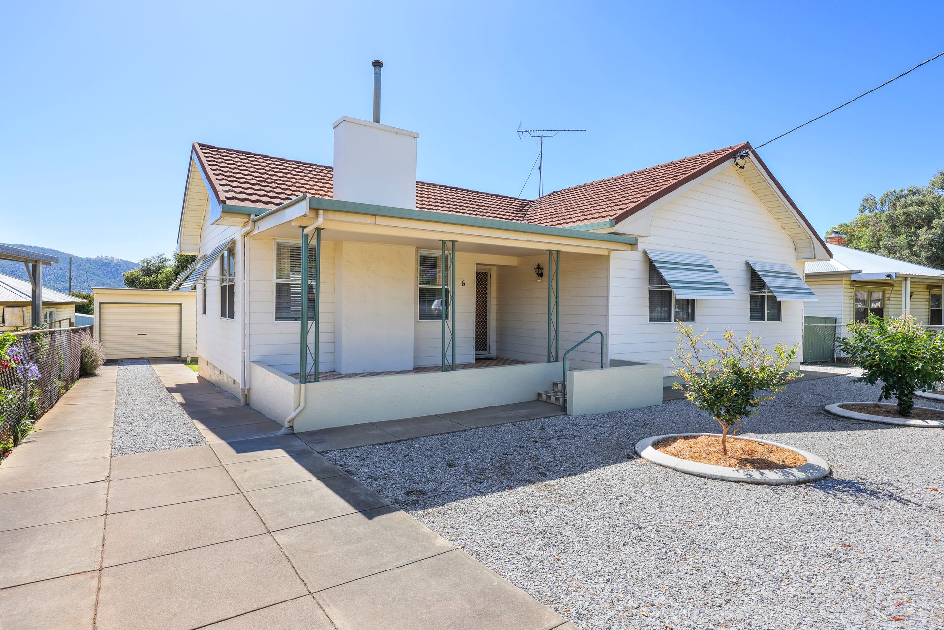 Immaculate First Homebuyer Or Investor Opportunity.